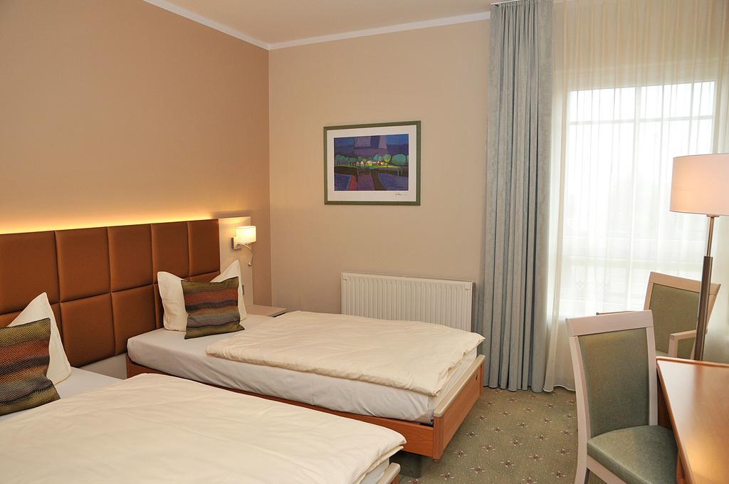Hotel Friesen Werdau ภายนอก รูปภาพ